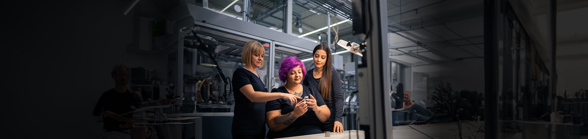 Die Prüfung von produzierten Teilen (Qualitätskontrolle) sind bei schlaeger esentieller Bestandteil des Produktionsprozesses.